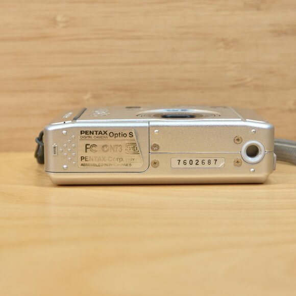 Pentax Optio S40 4MP Digital Camera, 3x Optical Zoom, Silver - Picture 7 of 8